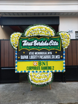 Papan Bunga Duka di Panunggangan Barat