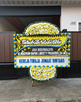 Papan Bunga Duka di Panunggangan Barat