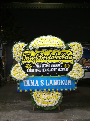 Papan Bunga Duka di Panunggangan Barat