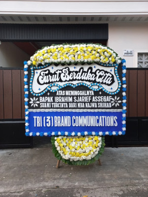 Papan Bunga Duka di Panunggangan Barat
